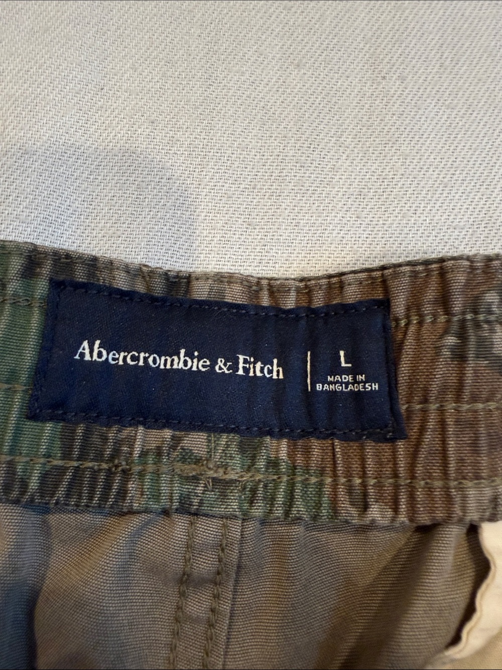 T0308105 Abercrombie & Fitch Olive Green Camo Drawstring Shorts SZ L - Picture 2 of 8